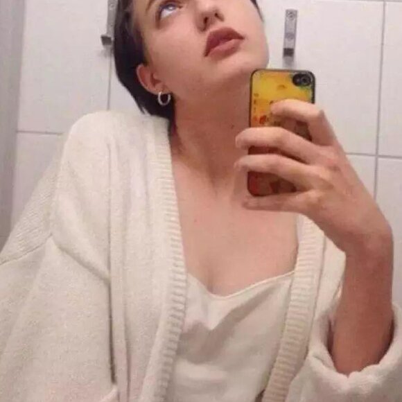 Meet your Posher, Elizabeth - Picture 1 of 1